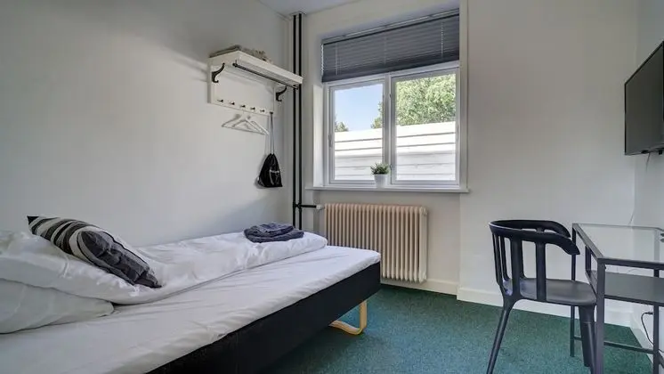 Tek Kişilik Oda, 1 Çift Kişilik Yatak, Ortak Banyo