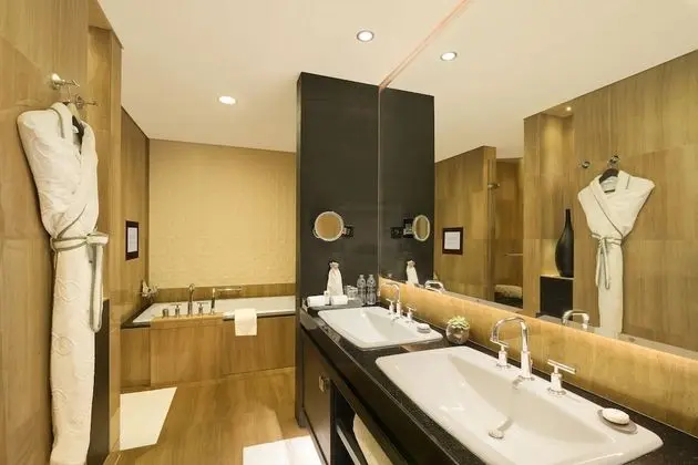 Club Süit, 1 En Büyük (King) Boy Yatak, Business Dinlenme Salonu Kullanımı (Prestige)