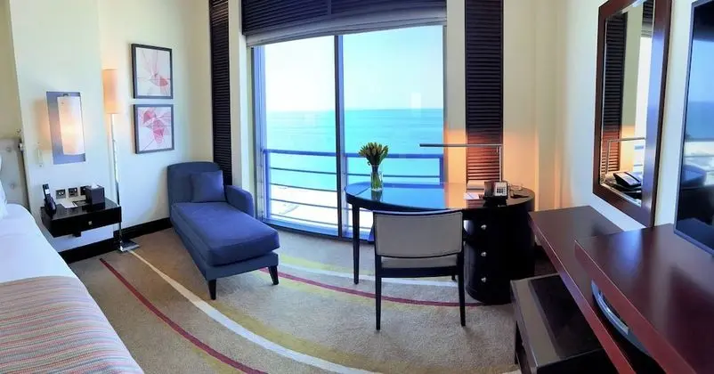 Luxury Oda, 1 Büyük (Queen) Boy Yatak, Business Dinlenme Salonu Kullanımı, Deniz Manzaralı