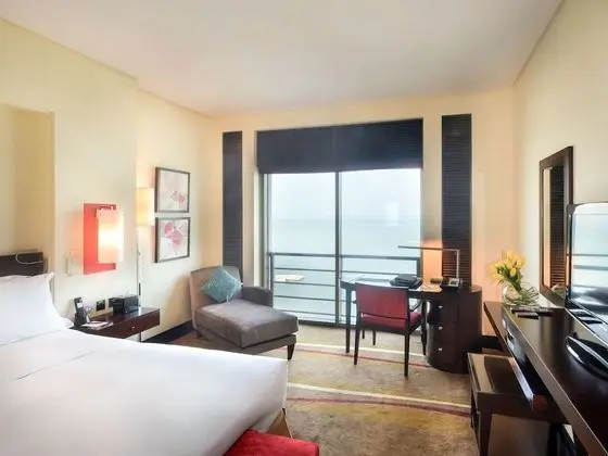 Luxury Oda, 1 Büyük (Queen) Boy Yatak, Business Dinlenme Salonu Kullanımı, Deniz Manzaralı
