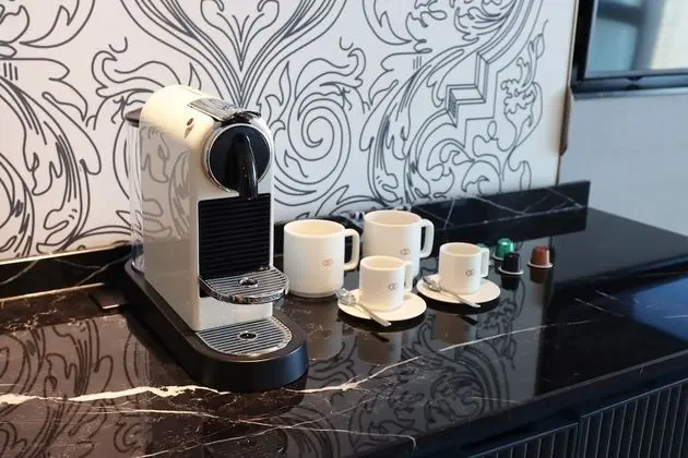 Luxury Oda, 1 En Büyük (King) Boy Yatak, Business Dinlenme Salonu Kullanımı, Göl Manzaralı
