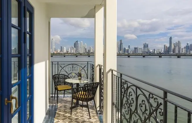 Legendary 1 Bedroom Suite King, Ocean Front