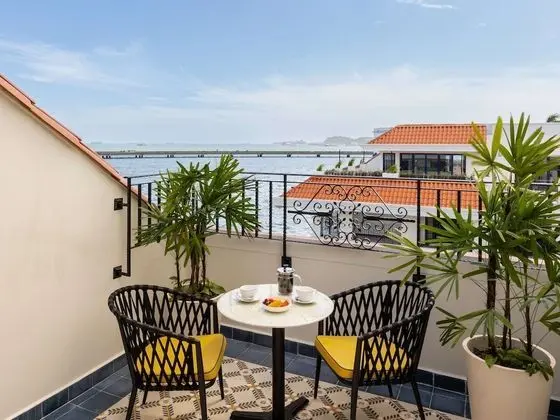Luxury 1 King, Plaza View