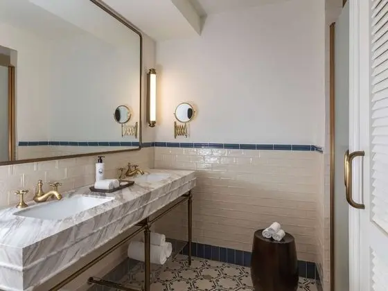 Luxury 1 King, Plaza View