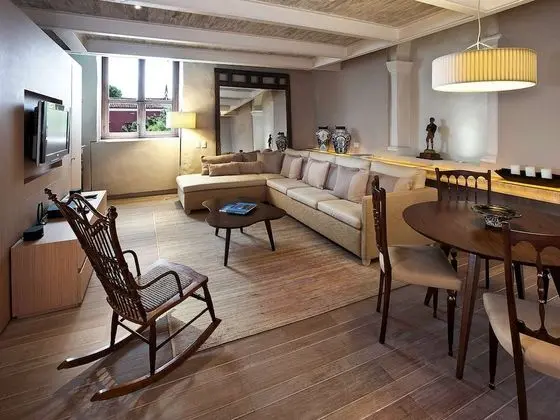 Süit, 1 En Büyük (King) Boy Yatak (Duplex, Colonial Area, Butler Service)