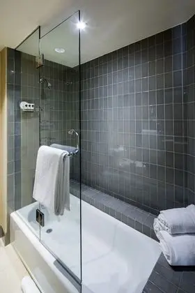 Superior Tek Büyük Yataklı Oda, 2 Çift Kişilik Yatak, Manzaralı (Beverly Boulevard View)