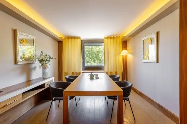 Süit, 1 Çift Kişilik Yatak, Nehir Manzaralı