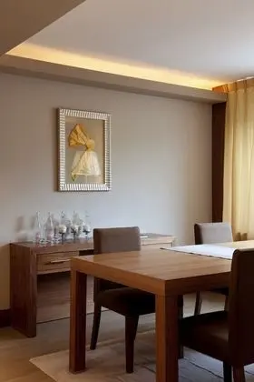 Süit, 1 Çift Kişilik Yatak, Nehir Manzaralı