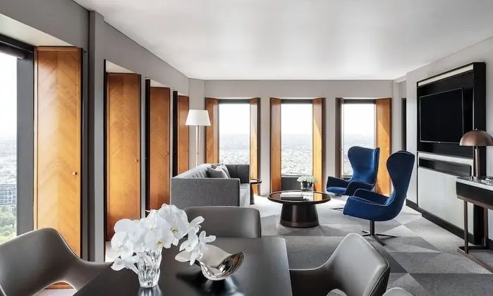 Club Süit, 1 En Büyük (King) Boy Yatak, Şehir Manzaralı, Köşe (Prestige Suite, Club Sofitel Access)