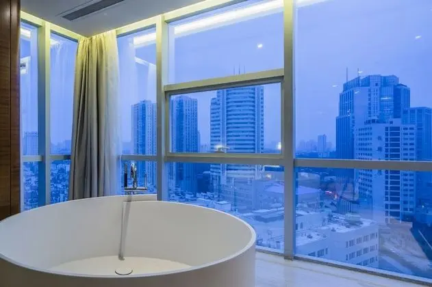 Club Süit, 1 Büyük (Queen) Boy Yatak, Business Dinlenme Salonu Kullanımı, Şehir Manzaralı