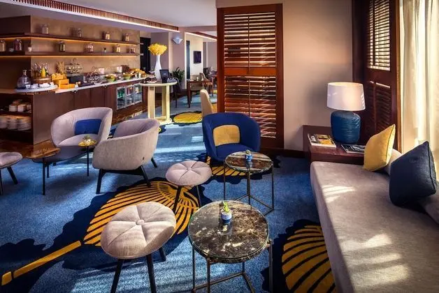 Luxury Oda, 1 En Büyük (King) Boy Yatak, Business Dinlenme Salonu Kullanımı, Şehir Manzaralı