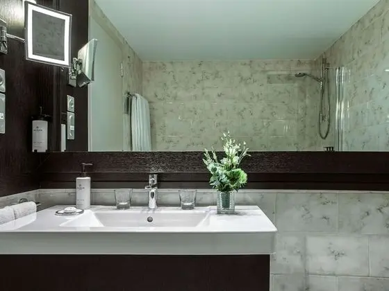 Premium Oda, 1 En Büyük (King) Boy Yatak ve Çekyat, Manzaralı