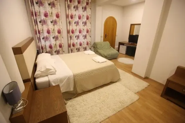 Tek Büyük Yataklı Oda