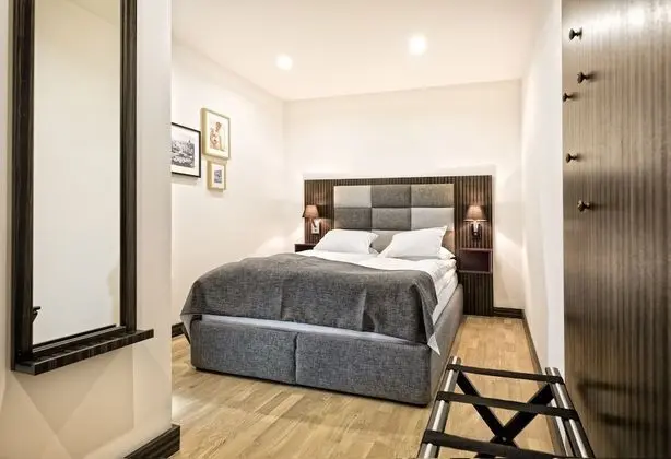 Tek Büyük Yataklı Oda, Penceresiz