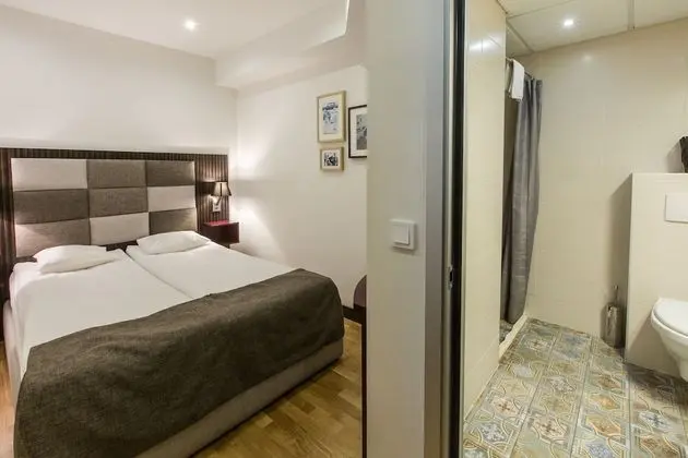 Tek Büyük Yataklı Oda, Penceresiz