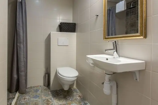 Tek Büyük Yataklı Oda, Penceresiz