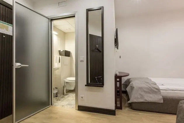 Üç Kişilik Oda, Penceresiz