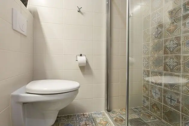 Üç Kişilik Oda, Penceresiz