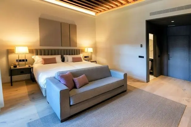 Premium Oda, 1 En Büyük (King) Boy Yatak ve Çekyat, Sigara İçilmez (with Sofabed)