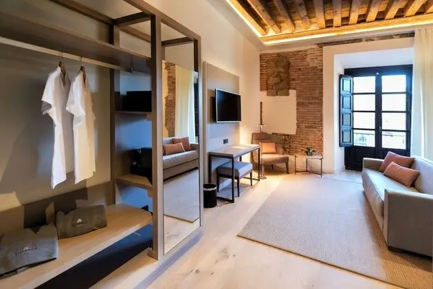 Premium Oda, 1 En Büyük (King) Boy Yatak ve Çekyat, Sigara İçilmez (with Sofabed)