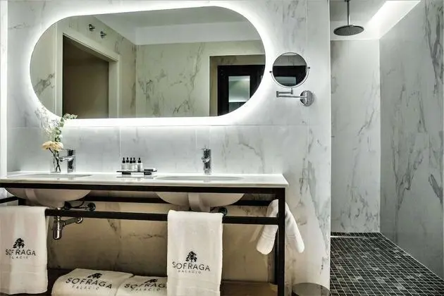 Premium Oda, 1 En Büyük (King) Boy Yatak ve Çekyat, Sigara İçilmez (with Sofabed)