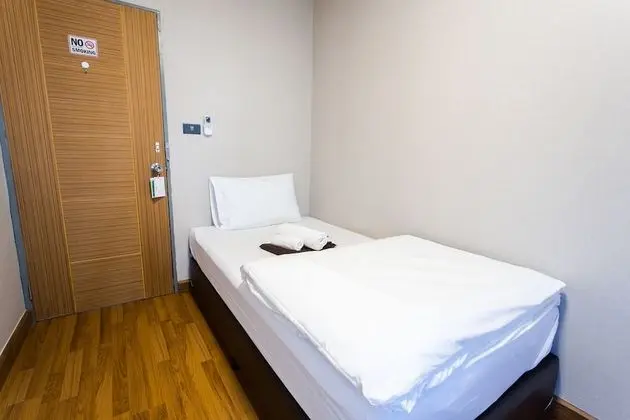 Single Room with Shared Bathroom
