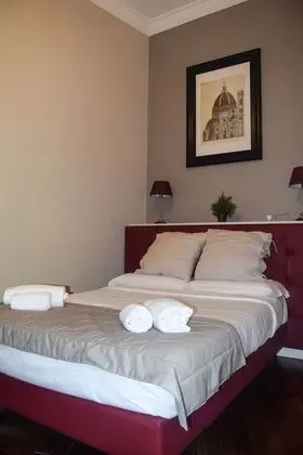 Tek Büyük veya İki Ayrı Yataklı Oda, Ortak Banyo