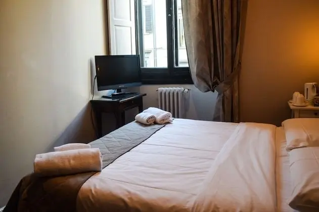 Tek Büyük veya İki Ayrı Yataklı Oda, Ortak Banyo