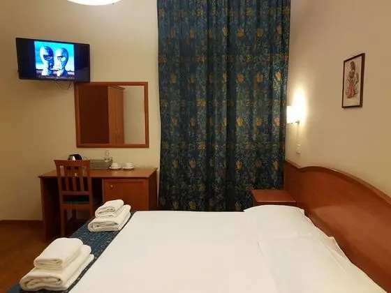 Standard Tek Büyük Yataklı Oda