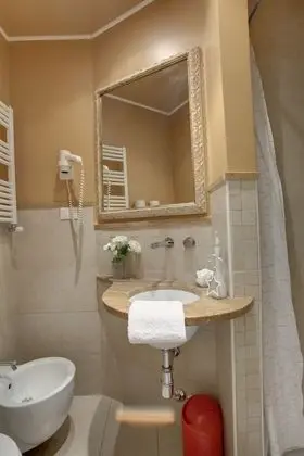 Tek Kişilik Oda, Buzdolabı, Avlu
