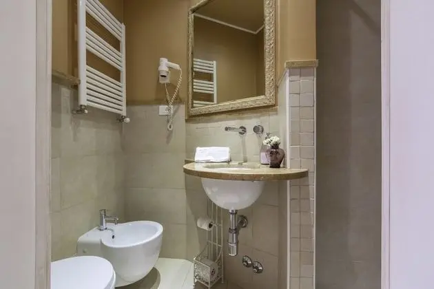 Tek Kişilik Oda, Buzdolabı, Avlu