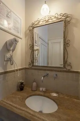 Tek Kişilik Oda, Buzdolabı, Avlu