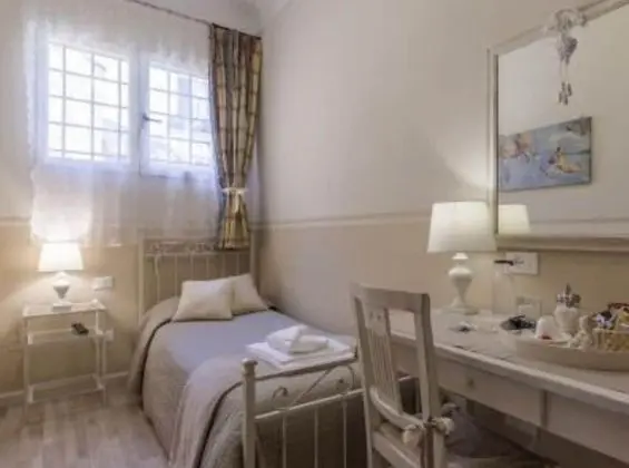 Tek Kişilik Oda, Buzdolabı, Avlu
