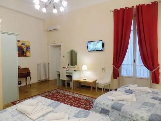 Standard Dört Kişilik Oda, Banyolu/Duşlu
