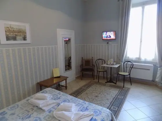 Tek Büyük Yataklı Oda, Ortak Banyo