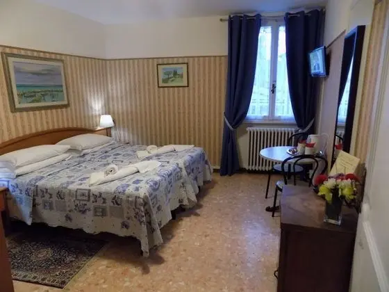 Tek Büyük Yataklı Oda, Ortak Banyo