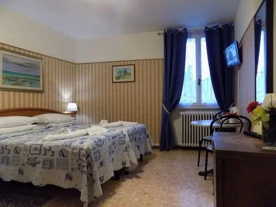 Tek Büyük Yataklı Oda, Ortak Banyo