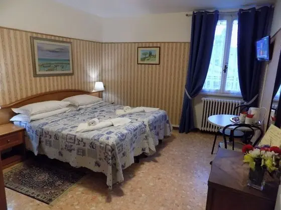 Tek Büyük Yataklı Oda, Ortak Banyo