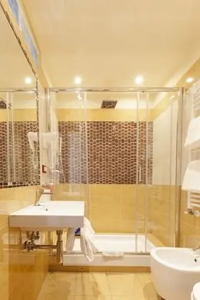 Tek Büyük Yataklı Oda, Balkon, Şehir Manzaralı