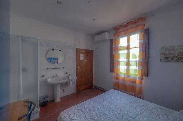 Basic Tek Büyük Yataklı Oda, Şehir Manzaralı (Camera con doccia interna)