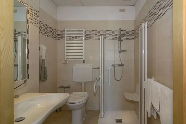 Comfort Tek Büyük veya İki Ayrı Yataklı Oda