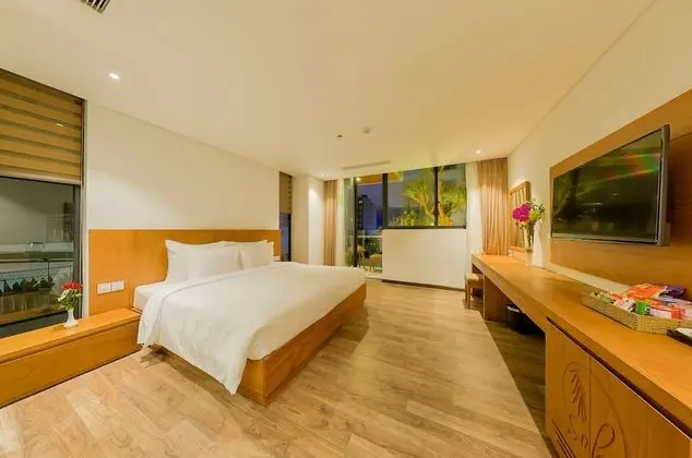 Deluxe Tek Büyük veya İki Ayrı Yataklı Oda, Balkon, Şehir Manzaralı