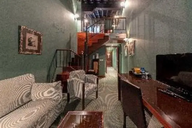 FAMILY ROOM