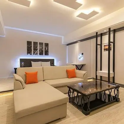 Design Tek Büyük Yataklı Oda (Run of house, with massage chair)