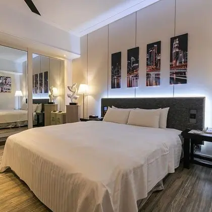Design Tek Büyük Yataklı Oda (Run of house, with massage chair)