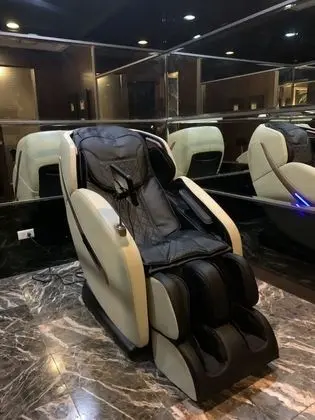 Design Tek Büyük Yataklı Oda (Run of house, with massage chair)