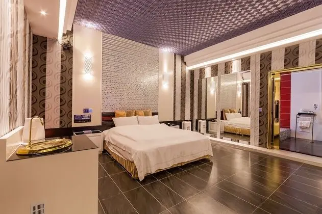 Exclusive Tek Büyük Yataklı Oda