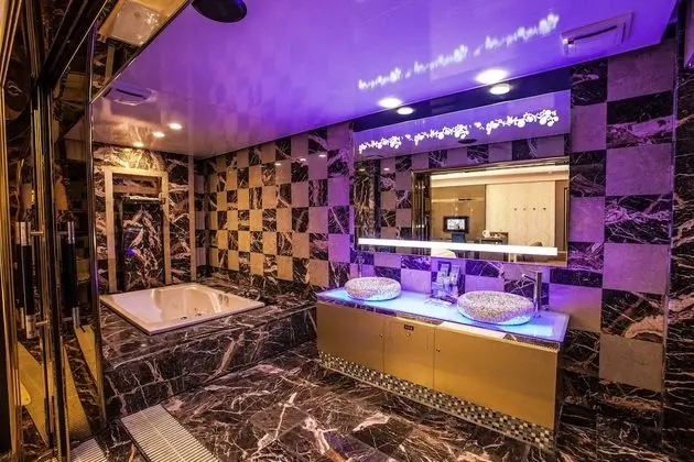 Exclusive Tek Büyük Yataklı Oda