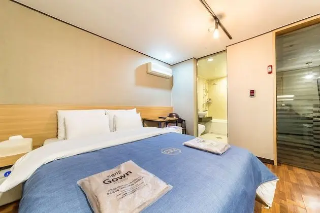 Standard Tek Büyük Yataklı Oda