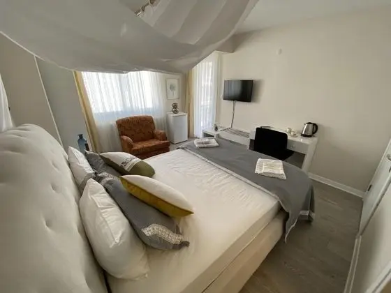 Beyaz Oda, Bahçe Manzaralı